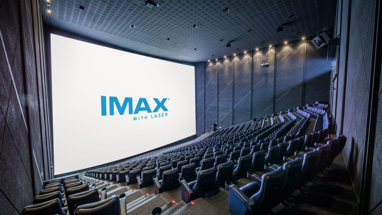 IMAX એ એક મોશન પિક્ચર ફિલ્મ ફોર્મેટ છે, જેમાં ઉચ્ચ-રિઝોલ્યુશન કેમેરા, ફિલ્મ ફોર્મેટ, ફિલ્મ પ્રોજેક્ટર અને મૂવી થિયેટરોની સિસ્ટમનો સમાવેશ થાય છે, જે કેનેડામાં 1970ના દાયકામાં વિકસાવવામાં આવ્યો હતો, IMAX દર્શકોને તેની મોટી સ્ક્રીન સાથે શ્રેષ્ઠ મૂવી જોવાનો અનુભવ આપવા માંગે છે. IMAX થિયેટર સ્ક્રીનો 1.43:1 અથવા 1.9:1 લાંબી છે. સ્ક્રીનનું કદ 18 બાય 24 મીટર હોઈ શકે છે.