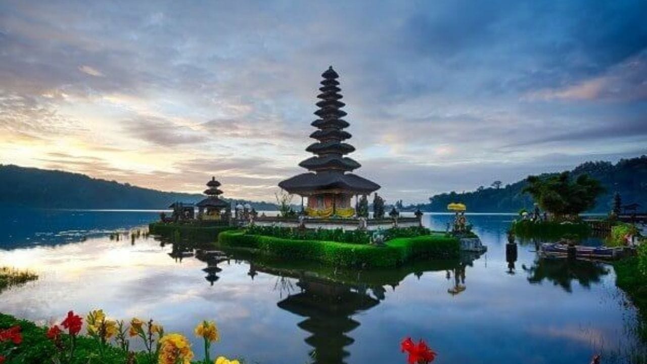 IRCTCનું આ ટૂર પેકેજ 5 રાત અને 6 દિવસનું છે.આ ટૂર પેકેજ 11મી ઓગસ્ટે લખનૌ એરપોર્ટથી શરૂ થશે. IRCTCના અન્ય ટૂર પેકેજની જેમ આ ટૂર પેકેજમાં પણ પ્રવાસીઓને બ્રેકફાસ્ટ, લંચ અને ડિનરની સુવિધા મળશે. (photo : www.industraveller.com)