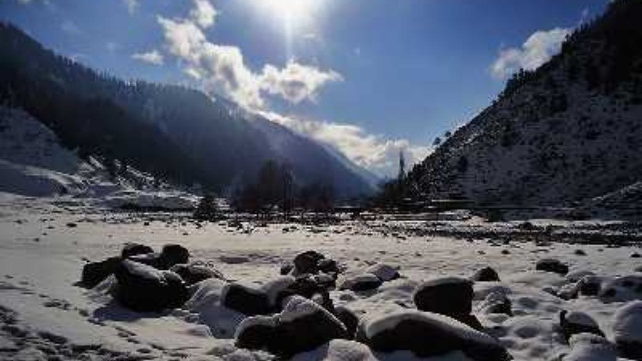 જો તમે આ ટુર પર એકલા જવા માંગો છો. તો તમારે પ્રતિ વ્યક્તિ 63,800 રુપિયા ચૂકવવા પડશે. જો તમે 2 લોકો આ ટુર પેકેજનો લાભ લેવા માંગો છો તો તમારે પ્રતિ વ્યક્તિ 53,900 રુપિયા ચૂકવવા પડશે. અને જો તમે ત્રણ લોકો આ મુસાફરી કરવા માંગો છો તો તમારે 52,100 રુપિયા ચૂકવવા પડશે. આ પેકેજ સાથે જોડાયેલી વધુ માહતી આ https://www.irctctourism.com/pacakage_description?packageCode=EHA028P લિંક પરથી મળશે. (www.holidify.com)