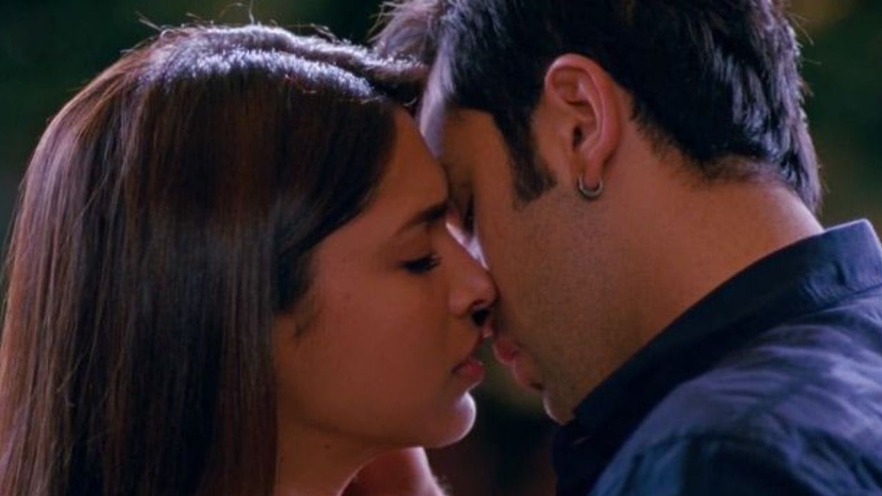 યે જવાની હૈ દીવાની - દીપિકા પાદુકોણે પણ ફિલ્મ 'યે જવાની હૈ દીવાની'માં રણબીર કપૂર સાથે લિપલોક કર્યું હતું. તમને જણાવી દઈએ કે બંનેએ બ્રેકઅપ બાદ આ ફિલ્મ કરી હતી.