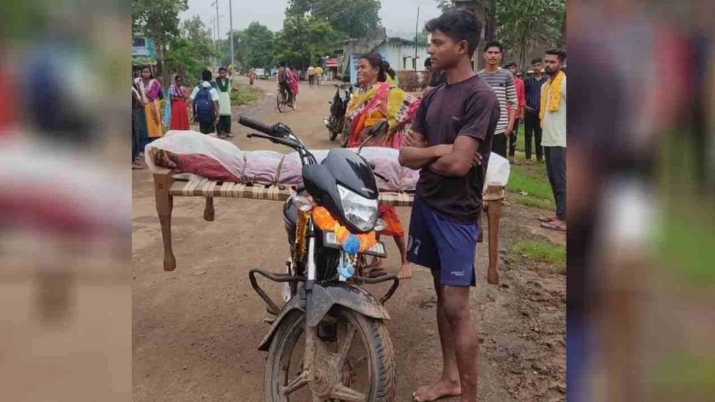 As an ambulance was not available in Gadchiroli district, the body of the youth was tied to a bike and taken to his village