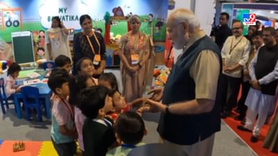 બાલવાટિકામાં બાળકોની વચ્ચે પહોંચ્યા PM મોદી, બાળકોને પૂછ્યુ મોદીજીને ઓળખો છો? મળ્યો આ જવાબ, જુઓ VIDEO