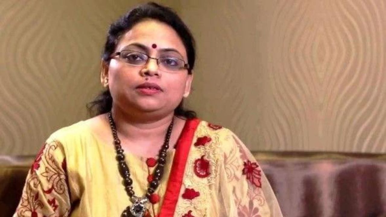 વર્ષ 1997માં તેમણે ઈસરોમાં નોકરી માટે એપ્લાય કર્યું હતુ, પણ નોકરી માટે તેમણે PHD છોડવી પડી હતી. PHDમાં ગાઈડેન્સ પૂરુ પાડનાર પ્રોફએસર મનીષા ગુપ્તાએ રિતુને ઈસરોમાં સામેલ થવા માટે પ્રોત્સાહિત કરી હતી.