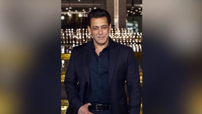 સલમાન ખાન ઈન્ડસ્ટ્રીના સૌથી મોટા સુપરસ્ટારમાંથી એક છે. કોઈપણ ફિલ્મ સાઈન કરતા પહેલા તે એક શરત રાખે છે. તે પહેલાથી જ ફિલ્મમેકરને કહે છે કે તે કોઈ પણ કિસિંગ સીન અને ઈન્ટીમેટ સીન નહીં કરે. (PC: Social Media)