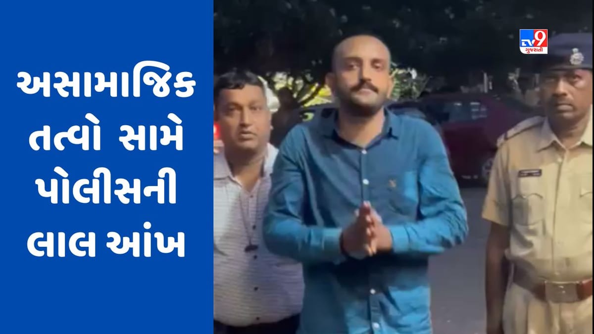 Surat: ઉધના વિસ્તારમાં ખુલ્લી તલવાર સાથે તોફાન મચાવનારો ઝડપાયો, પોલીસે જાહેરમાં માફી મંગાવી Surat: ઉધના વિસ્તારમાં ખુલ્લી તલવાર સાથે તોફાન મચાવનારો ઝડપાયો, પોલીસે જાહેરમાં માફી મંગાવી
