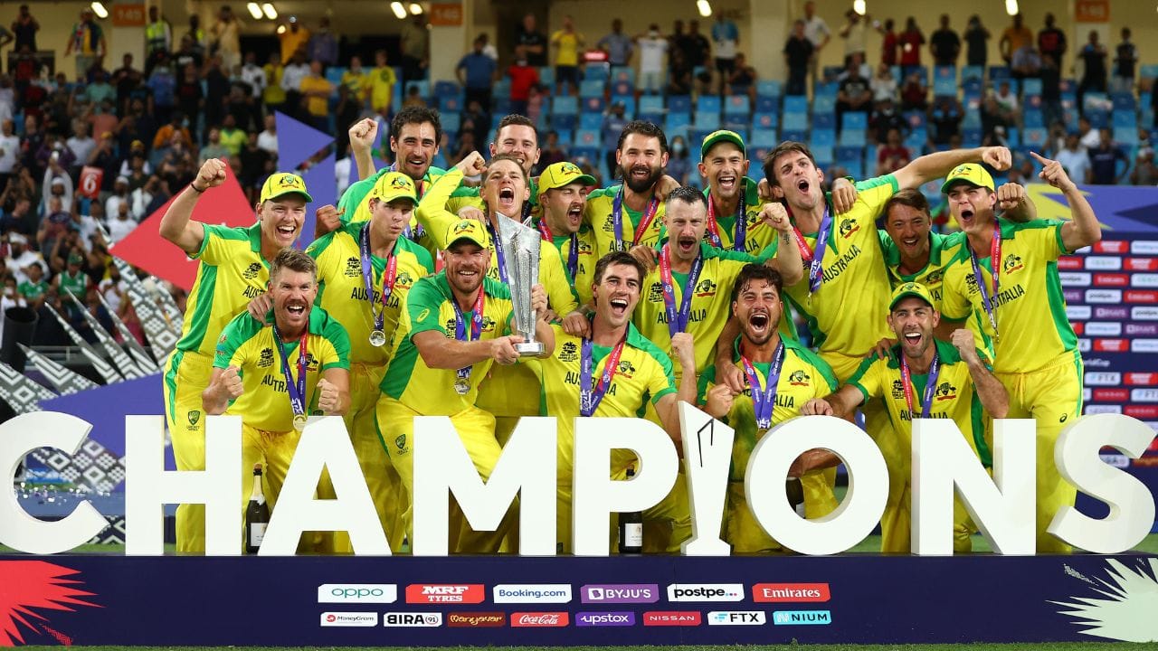 તમને જણાવી દઈએ કે આ અઠવાડિયે આયર્લેન્ડ, સ્કોટલેન્ડ અને પાપુઆ ન્યુ ગિનીએ ICCની શરત મુજબ T20 વર્લ્ડ કપ માટે ક્વોલિફાય કર્યું છે. જ્યારે પાપુઆ ન્યુ ગિની પૂર્વ એશિયા-પેસિફિક ક્વોલિફાયરમાં ટોચ પર છે, આયર્લેન્ડ અને સ્કોટલેન્ડે યુરોપ ઝોન ક્વોલિફાયરમાં ટોચના બે સ્થાન મેળવ્યા છે. અમેરિકા (એક સ્પોટ), આફ્રિકા (બે સ્પોટ) અને એશિયા (બે સ્પોટ) પ્રદેશોમાંથી ક્વોલિફાયર આગામી મહિનાઓમાં નક્કી કરવામાં આવશે.