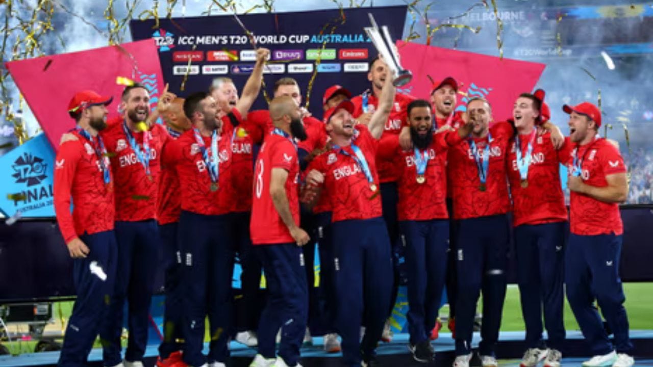  2024 T20 વર્લ્ડ કપમાં કુલ 20 ટીમો ભાગ લેશે. આ ટુર્નામેન્ટ માટે કુલ 15 ટીમો ક્વોલિફાય થઈ છે. હવે માત્ર પાંચ જ સ્થાન બાકી છે. જણાવી દઈએ કે યજમાન વેસ્ટ ઈન્ડિઝ અને અમેરિકા સિવાય ભારત, ઈંગ્લેન્ડ, બાંગ્લાદેશ, અફઘાનિસ્તાન, પાકિસ્તાન, ઓસ્ટ્રેલિયા, ન્યુઝીલેન્ડ, શ્રીલંકા, દક્ષિણ આફ્રિકા, નેધરલેન્ડ, આયર્લેન્ડ, સ્કોટલેન્ડ અને પાપુઆ ન્યુ. ગિનીએ 2024નો T20 વર્લ્ડ કપમાં જગ્યા બનાવી છે.