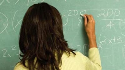 Ajab-Gajab News: મહિલા શિક્ષક 24 વર્ષમાંથી 20 વર્ષ તો રહી રજા પર, ભાંડો ફૂટતા મળી આ સજા