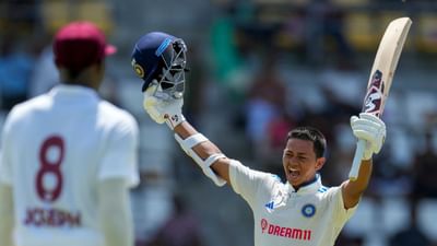 વેસ્ટ ઈન્ડિઝની ધરતી પર 171 રનની ઈનિંગ રમીને ઈન્ટરનેશનલ ક્રિકેટમાં જોરદાર એન્ટ્રી કરી હતી. શાનદાર અંદાજમાં ક્રિકેટ રમવા માટે જાણીતો ડાબા હાથના બેટ્સમેન યશસ્વી જયસ્વાલના પરિવારના પણ સારા દિવસો શરુ થયા છે.