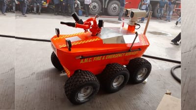 અમદાવાદના શાહીબાગની રાજસ્થાન હોસ્પિટલના બેઝમેન્ટમાં લાગેલી આગને બુઝવવા માટે ઓટોમેટિક રોબોટનો ઉપયોગ કરવામાં આવ્યો હતો.ત્રણ મહિના પહેલા બાપુનગર વિસ્તારમાં લાગેલી આગને બુઝવવા માટે આજ રોબોટનો ઉપયોગ કરવામાં આવ્યો હતો. અમદાવાદ ફાયર વિભાગ પાસે છેલ્લા 3-4 વર્ષોથી આવા લગભગ 3 જેટલા સ્વદેશી ઓટોમેટિક રોબોટ છે.