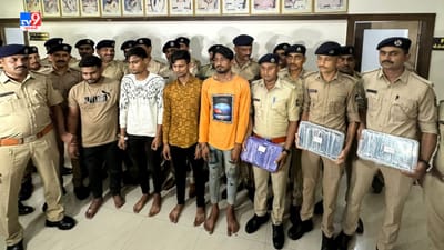 Surat: મોબાઈલ ચોરીને અંજામ આપતી ગેંગ ઝડપાઇ, 114 મોબાઈલ સાથે 31 ગુનાના ભેદ ઉકેલાયા,જાણો કેવી રીતે કરતા હતા ચોરી