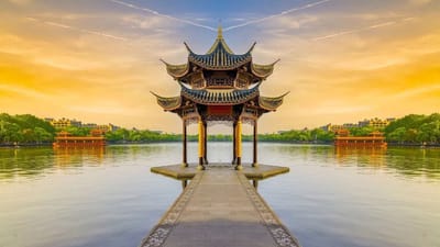 પૃથ્વીનો 71 ટકા ભાગ પાણીથી ઘેરાયેલો છે, અહીંથી સવાલ એ થાય છે કે પૃથ્વી પર આટલું પાણી આવ્યું ક્યાંથી? છેલ્લા કેટલાક વર્ષોમાં વૈજ્ઞાનિકોએ આ માટે ઘણા કારણો આપ્યા છે. એક થિયરી કહે છે કે એસ્ટરોઇડ એટલે કે સૂર્યમંડળમાંથી આવેલા એસ્ટરોઇડ દ્વારા પાણી પૃથ્વી પર પહોંચ્યું. હવે વૈજ્ઞાનિકોએ તેમના તાજેતરના સંશોધનમાં એક નવી માહિતી આપી છે. (ફોટો: pixabay)