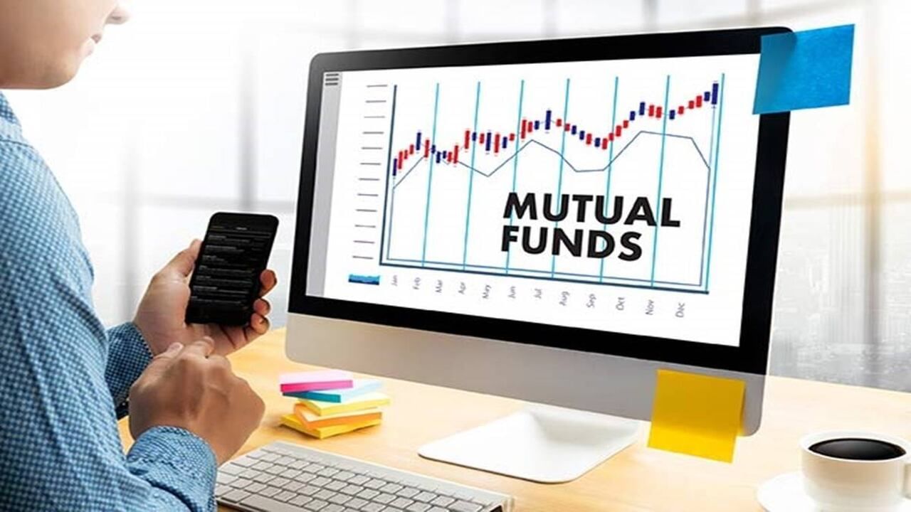 The Association of Mutual Funds in Indiaની વેબસાઇટ પર ઉપલબ્ધ SIP કેલ્ક્યુલેટર મુજબ, SIPમાં દર મહિને રૂ. 5,000નું રોકાણ કરવાથી તમને વાર્ષિક 14%ના સંભવિત વળતરના આધારે 30 વર્ષ પછી રૂ. 2.5 કરોડ સુધીનું વળતર મળશે, જ્યારે આ સમયગાળા દરમિયાન આમાં તમે માત્ર 18 લાખ રૂપિયા જમા કરાવશો. જો કે, આ સંપૂર્ણ રીતે સંભવિત વળતર છે, કારણ કે તે બજારના જોખમને આધીન છે.