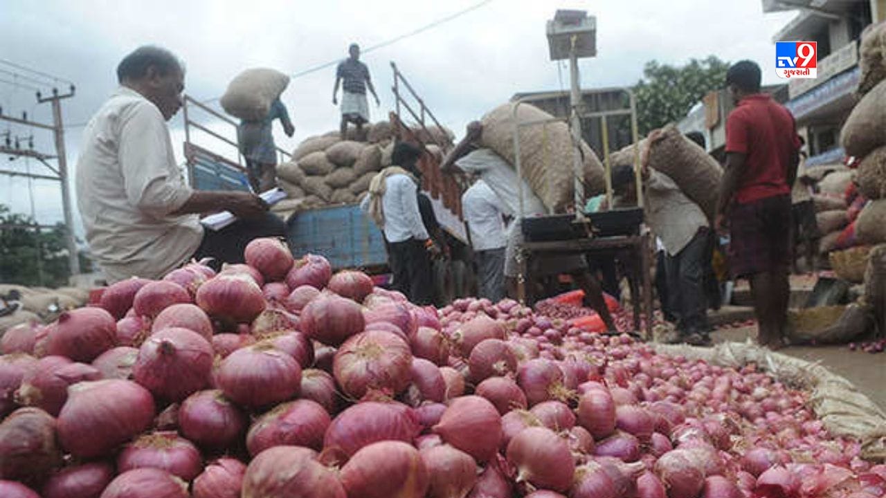 જો ડુંગળીના જથ્થાબંધ ભાવની વાત કરીએ તો તેની કિંમતમાં 25 ટકાનો વધારો થયો છે. ડુંગળીના સૌથી મોટા બજાર લાસલગાંવમાં શુક્રવારે તેનો ભાવ 1300 રૂપિયા પ્રતિ ક્વિન્ટલ પર પહોંચી ગયો હતો. આવી સ્થિતિમાં દુકાનદારોનું કહેવું છે કે આગામી દિવસોમાં ડુંગળીના ભાવમાં વધુ વધારો થઈ શકે છે.