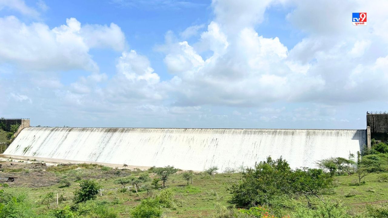 રાજુલાનો ધાતરવડી ડેમ ઓવરફ્લો થતા નીચાણવાળા ગામડાના લોકોને નદીકાંઠે અવરજવર નહીં કરવા સૂચના આપવામાં આવી છે