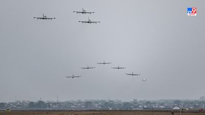 અમદાવાદમાં આવેલ સરદાર વલ્લભભાઈ પટેલ આંતરરાષ્ટ્રીય એરપોર્ટ (SVPIA) પર પેસેન્જર ટ્રાફિકમાં સતત વધારો થઈ રહ્યો છે. અમદાવાદનુ એરપોર્ટ હવે દેશ અને દુનિયામાં આગવી ઓળખ સ્થાપિત કરી ચૂક્યુ છે. એરપોર્ટ પર સુવિધાઓમાં પણ વધારો થઈ રહ્યો છે અને સાથે જ વિમાનની અવરજવરમાં પણ વધારો થઈ રહ્યો છે. અમદાવાદ એરપોર્ટ પર એવા કેટલાક વિમાનના ઉતરાણ કરવામાં આવ્યા છે, જે દેશમાં પ્રથમ વાર લેન્ડીંગ થયા હોય.