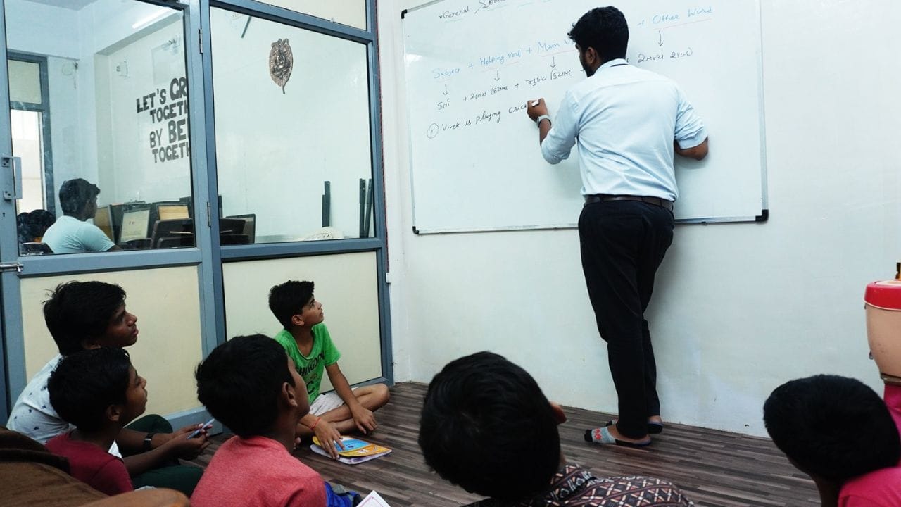 છેલ્લા 2 મહિનાથી 40 બાળ - બાલિકા આ ફ્રી કોમ્પ્યુટર અને સ્પોકન ઇંગલિશના ક્લાસ નો લાભ લઇ રહ્યા છે અને પોતાના જીવનમાં શિક્ષણનું સ્તર ઉપર લાવી રહ્યા છે. આ કોમ્પ્યુટર કલાસમાં કેનાયો કોર્સ શીખવાડી બાળકોને પગભર થવા માટે પણ મદદરૂપ બને છે