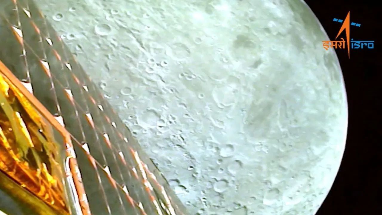 Breaking News: ચંદ્રયાન-3 સ્પેસક્રાફ્ટે મોકલી ચંદ્રની પહેલી ઝલક, જુઓ ચંદ્રનો Live Video