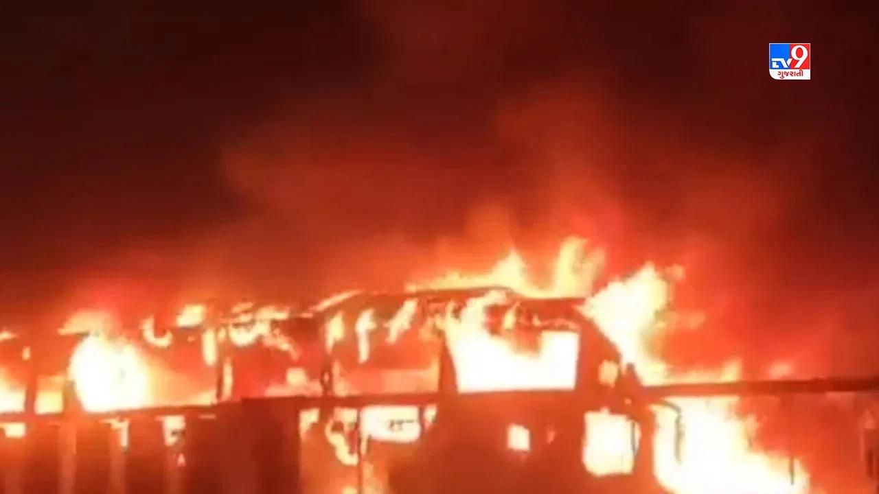 Bus Fire Breaking News: પાકિસ્તાનમાં મોટો અકસ્માત, કરાચીથી ઈસ્લામાબાદ જઈ રહેલી બસમાં લાગી આગ, 35ના મોત