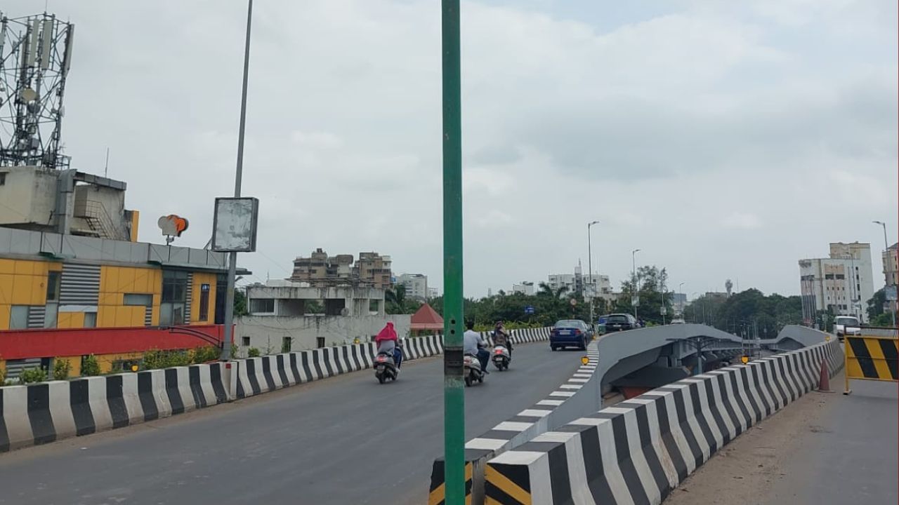 10 બ્રિજ પૈકી, અટલ બ્રિજ અને લાલબાગ બ્રિજ પર સીસીટીવી કેમેરા નાંખવાની શરૂઆત