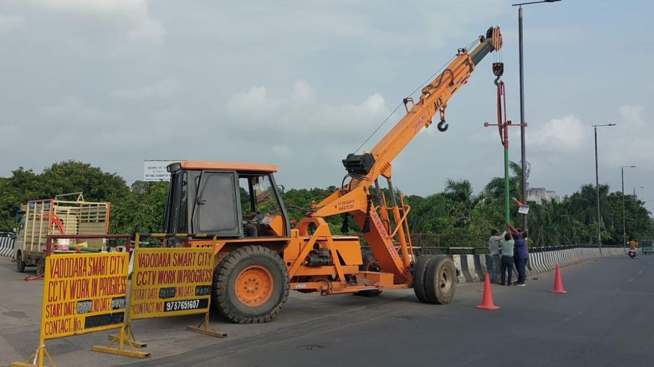 વડોદરા શહેરના અટલ બ્રિજ, પંડ્યા બ્રિજ, ફતેહગંજ બ્રિજ, પ્રતાપ નગર બ્રિજ, નવા યાર્ડ બ્રિજ, સોમા તળાવ દંતેશ્વર બ્રિજ સહિતના બ્રિજ પર CCTV કેમેરા લગાવાશે