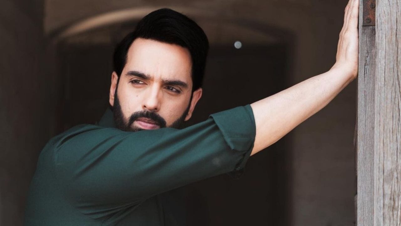 લવ સિન્હા જે આ ફિલ્મથી પોતાનું ડેબ્યુ કરવા જઈ રહ્યો છે. તેમણે આ ફિલ્મમાંથી 60 લાખ રુપિયાનો ચાર્જ લીધો છે.