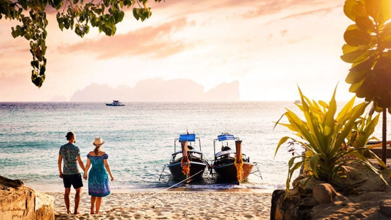 આ ટુર પેકેજનું નામ EXOTIC THAILAND EX JAIPUR છે. આ પેકેજ 5 રાત અને 6 દિવસનું છે. આ પેકેજમાં ફ્લાઈટ દ્વારા જઈ શકો છો. આ પેકેજમાં બેંગકોક, અને પટાયાના સ્થળો આવરી લેવામાં આવશે.(photo : indianholiday.com)