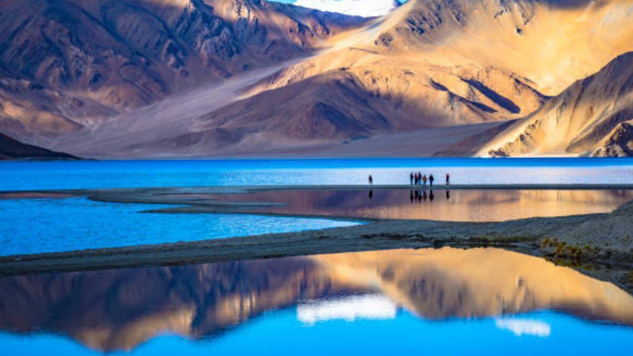  આ ટુર પેકેજનું નામ Exotic Ladakh છે. આ પેકેજની શરુઆત 1 સપ્ટેમબર 2023થી મુંબઈથી શરુ થશે. આ ટુર પેકેજ અંતર્ગત ટુર પેકેજમાં અનેક સુવિધા તમને મળશે. (www.istockphoto.com)