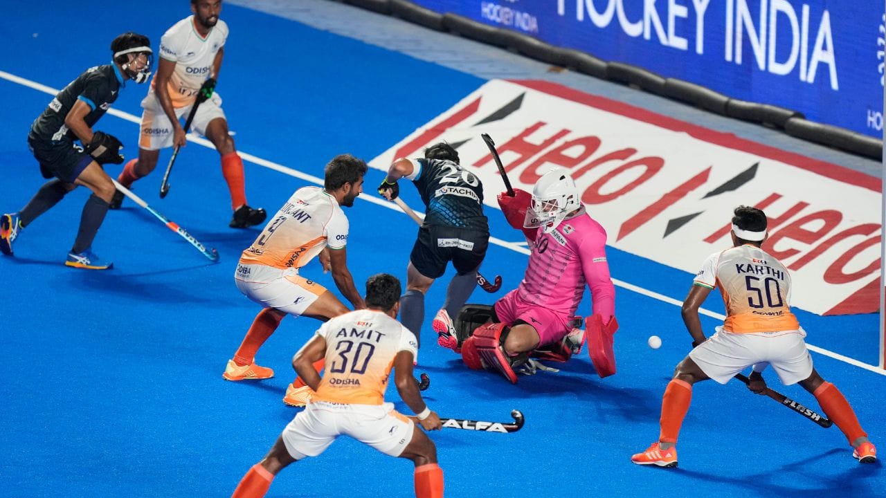 ભારત ચાર પોઈન્ટ સાથે બીજા ક્રમે છે અને ગોલ તફાવતને કારણે કોરિયા (4 પોઈન્ટ)થી આગળ છે. ભારત હવે રવિવારે ટેબલ ટોપર મલેશિયા સામે ટકરાશે.