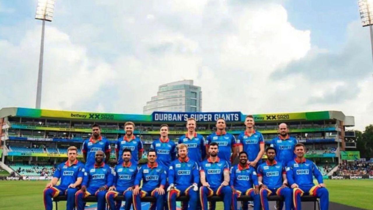 દક્ષિણ આફ્રિકાના અનુભવી ઑફ-સ્પિનર ​​કેશવ મહારાજ દક્ષિણ આફ્રિકાની ક્રિકેટ ટીમના મહત્વપૂર્ણ સભ્ય છે. આ લેફ્ટ હેન્ડ સ્પિનરનું મૂળ ભારત સાથે કનેક્શન છે. મહારાજનો પરિવાર ઘણા સમય પહેલા દક્ષિણ આફ્રિકામાં સ્થાયી થયો હતો. 33 વર્ષના કેશવ મહારાજની લવસ્ટોરી ફિલ્મ છે. બોલરને તેની ગર્લફ્રેન્ડ સાથે લગ્ન કરવા માટે ઘણા પ્રયત્નો કરવા પડ્યા, જે કથક ડાન્સર છે.