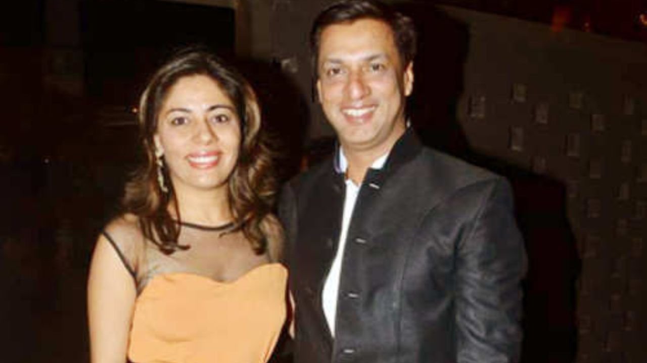 ભંડારકરે તેની ગર્લફ્રેન્ડ રેણુ નંબૂદિરી સાથે 15 ડિસેમ્બર 2003ના રોજ મુંબઈમાં લગ્ન કર્યા. તેમને સિદ્ધિ નામની પુત્રી છે. હાલમાં બોલિવૂડ ફિલ્મ નિર્માતા અને નિર્દેશક મધુર ભંડારકર અને ભાજપના પ્રભારી બિપ્લબ કુમાર દેબ હરિયાણાના મુખ્યમંત્રી મનોહર લાલને મળ્યા હતા. મધુર ભંડારકર પદ્મશ્રી રાષ્ટ્રીય પુરસ્કાર વિજેતા છે. તેણે પોતાની ફિલ્મોથી દર્શકોમાં એક અલગ ઓળખ બનાવી છે.