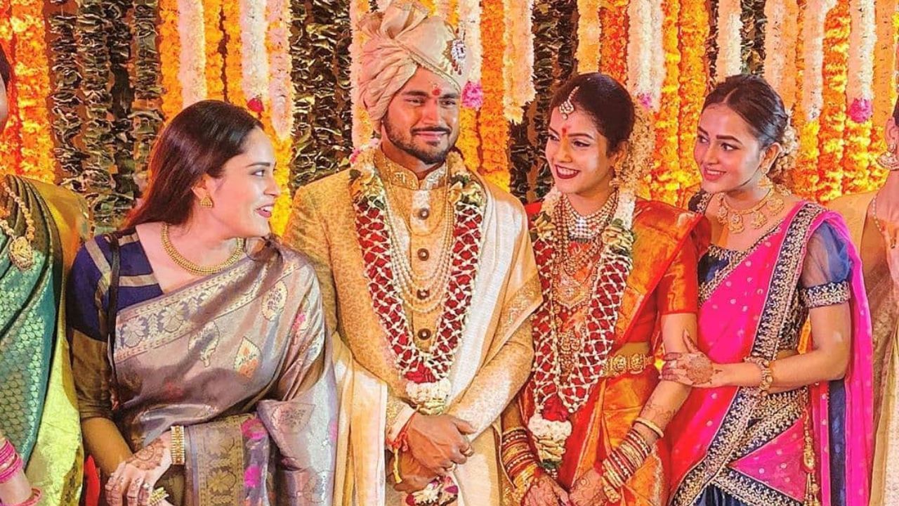 લગ્ન પહેલા મનીષ પાંડે અને અભિનેત્રી અશ્રિતા શેટ્ટી લાંબા સમય સુધી એકબીજાને ડેટ કરતા રહ્યા. લાંબા સંબંધો બાદ બંનેએ એકબીજા સાથે લગ્ન કરવાનો નિર્ણય લીધો હતો. તમને જણાવી દઈએ કે મનીષ પાંડેએ તેની છેલ્લી આંતરરાષ્ટ્રીય મેચ 23 જુલાઈ 2021 ના ​​રોજ શ્રીલંકા સામે રમી હતી, જે એક ODI મેચ હતી. ત્યારપછી ખરાબ પ્રદર્શનના કારણે મનીષ પાંડેને ટીમ ઈન્ડિયામાંથી બહાર કરવામાં આવ્યો હતો.