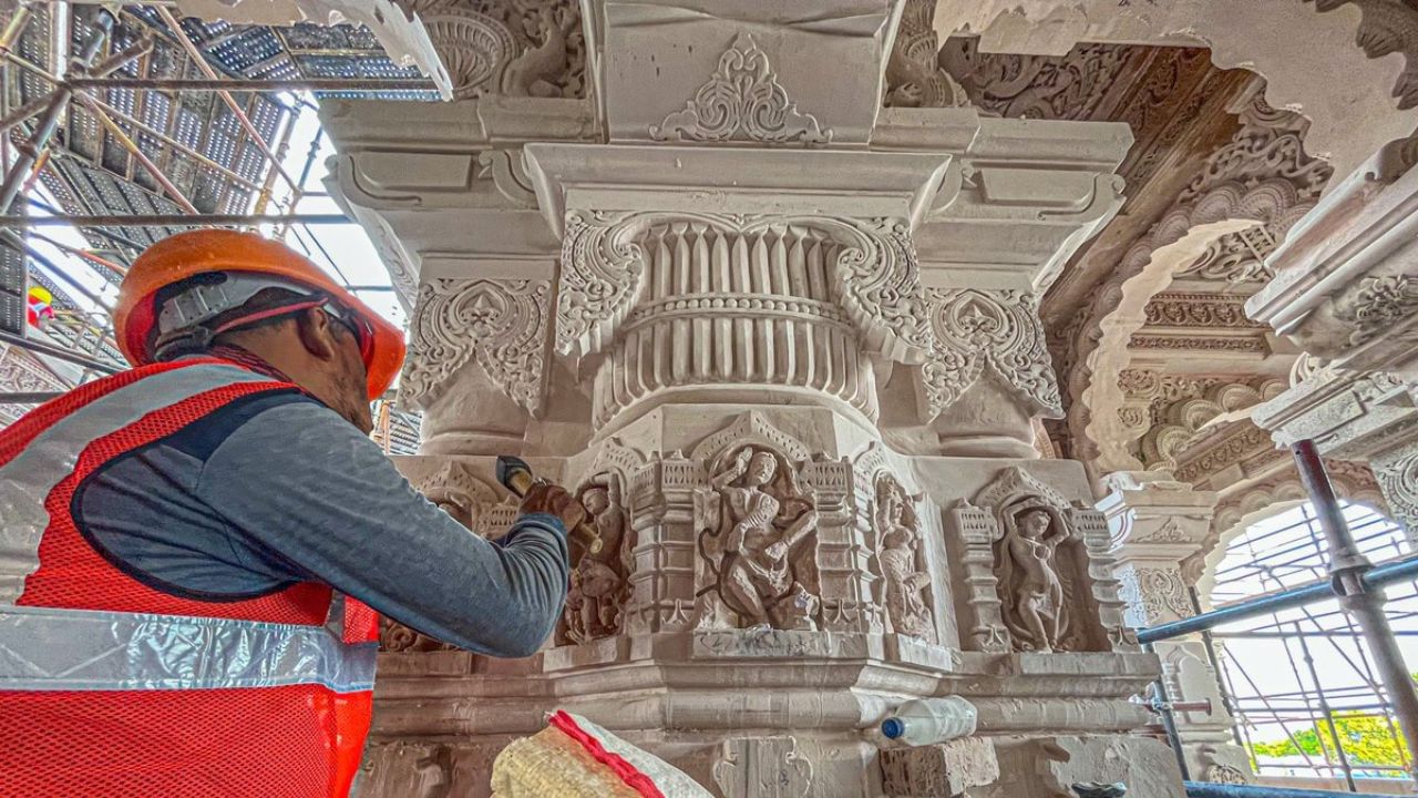 રામ મંદિર ટ્રસ્ટે ટ્વીટર પર બાંધકામની એક તસવીર જાહેર કરી છે, જેમાં સામેથી મંદિરનો દેખાવ દેખાઈ રહ્યો છે. મંદિરનું નિર્માણ એ રીતે કરવામાં આવી રહ્યું છે કે તે હજાર વર્ષ સુધી સુરક્ષિત રહી શકે.