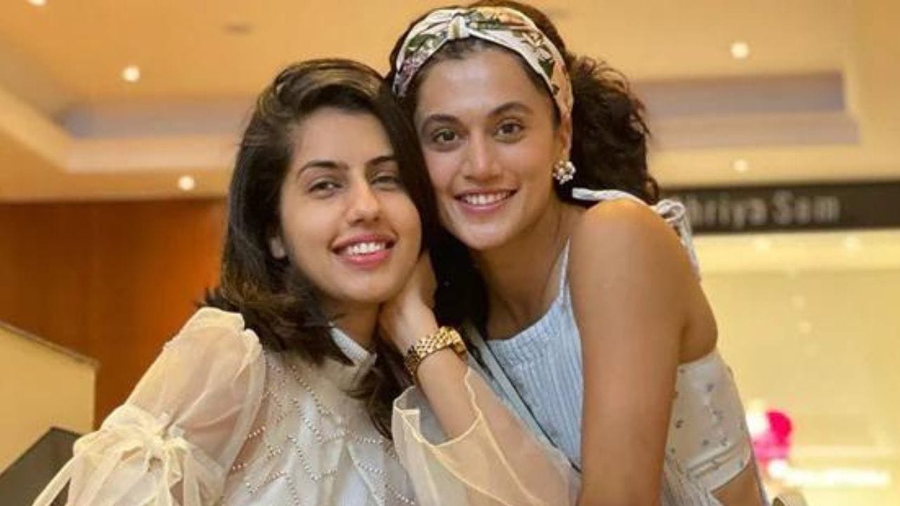 અભિનેત્રી Taapsee Pannu તેની બહેન શગુન પન્નુની ખૂબ જ નજીક છે. આ બંને એકબીજા સાથે પડછાયાની જેમ રહે છે.
Taapsee Pannu પણ પોતાની બહેન શગુન પન્નુ સાથે રક્ષાબંધનનો તહેવાર ઉજવે છે.