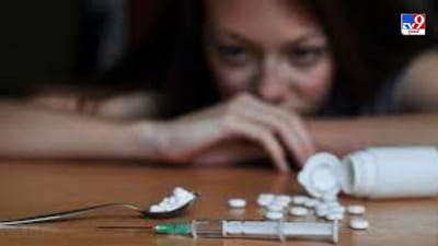 વિશ્વમાં ઘણી ખતરનાક દવાઓ છે. હેરોઈન અને કોકેઈનને ઘણીવાર ખતરનાક દવાઓ તરીકે ઓળખવામાં આવે છે. પરંતુ આવી ઘણી દવાઓ છે, જે આના કરતા પણ વધુ ખતરનાક છે. એવું માનવામાં આવે છે કે જો કોઈ વ્યક્તિ આ નશો કરે છે, તો તે ઘણા દિવસો સુધી પ્રભાવિત રહે છે અને જો કોઈ આડઅસર થાય છે, તો તે મૃત્યુ તરફ દોરી શકે છે. આવી સ્થિતિમાં શું તમે જાણો છો કે તે ખતરનાક દવાઓ કઈ છે અને તેની અસર શું છે. (પ્રતિકાત્મક ફોટો)