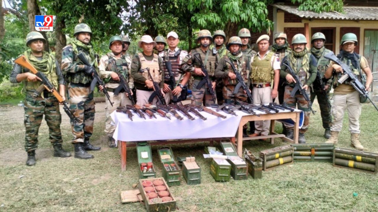 Manipur weapons looted: મણિપુરમાં હથિયારોની સૌથી મોટી લૂંટ, ટોળાએ જવાનો પાસેથી સેંકડો રાઈફલો અને હજારો કારતુસ છીનવી લીધા