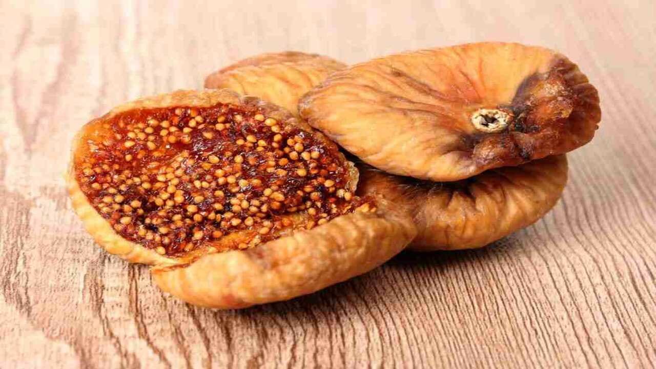 અંજીરનું સેવન કરવાથી શરીરમાં એનર્જી રહે છે. તેથી જો કોઈ વ્યક્તિ રોજ નિયમિતપણે અંજીરનું સેવન કરે તો તેનાથી નબળાઈ આવતી નથી.