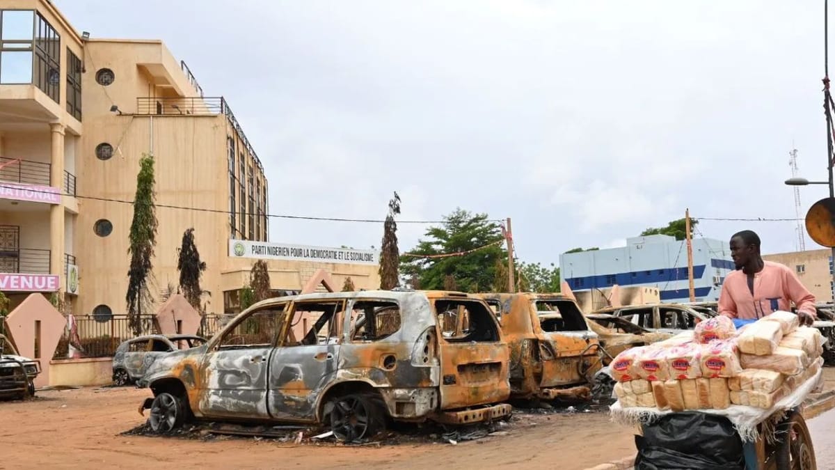 Niger News: નાઈજરમાં વણસી સ્થિતિ, કેન્દ્રએ ભારતીય નાગરિકોને તાત્કાલિક દેશ છોડવા કહ્યું, જાણો સમગ્ર સ્થિતિ Niger News: નાઈજરમાં વણસી સ્થિતિ, કેન્દ્રએ ભારતીય નાગરિકોને તાત્કાલિક દેશ છોડવા કહ્યું, જાણો સમગ્ર સ્થિતિ