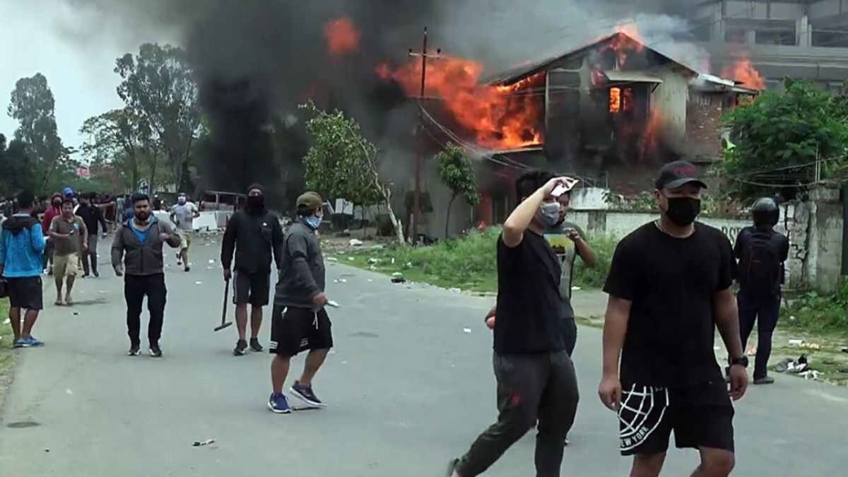 Manipur Violence: મણિપુર હિંસાના 100 દિવસ, જાણો શું છે સંસદમાં હંગામા વચ્ચે તાજેતરની સ્થિતિ Manipur Violence: મણિપુર હિંસાના 100 દિવસ, જાણો શું છે સંસદમાં હંગામા વચ્ચે તાજેતરની સ્થિતિ