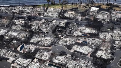 અમેરિકાના પેસિફિક મહાસાગરની મધ્યમાં સ્થિત Hawaii ટાપુઓનું જંગલ સળગી રહ્યું છે. તેની ચપેટમાં આવવાથી ઘણા લોકો મૃત્યુ પામ્યા છે.  રાષ્ટ્રપતિ જો બાઈડને હવે આ આગને મોટી આફત જાહેર કરી છે.