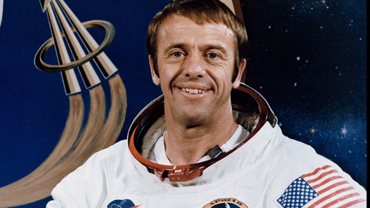 5. એલન શેપર્ડ ચંદ્ર પર ચાલનારા પાંચમા વ્યક્તિ હતા. તેઓ અમેરિકન અવકાશયાત્રી, નેવલ એવિએટર, ટેસ્ટ પાઇલટ અને બિઝનેસમેન હતા. તેઓ એપોલો 14 મિશન હેઠળ ફેબ્રુઆરી 1971માં ચંદ્ર પર ગયા હતા.જેઓએ 9 કલાક અને 21 મીનિટ ચંદ્ર પર પરિક્ષણ કર્યુ હતુ.તેઓ અવકાશમાં જનારા બીજા અને પ્રથમ અમેરિકન નાગરિક હતા.