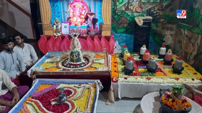 આજે  શ્રાવણ મહિનાના છેલ્લો દિવસ છે. શિવાલયોમાં ભીડ જોવા મળી રહી છે. ત્યારે અમદાવાદના મેઘાણીનગરમાં ધર્માત્મા કુટિર ખાતે પણ વિશેષ રીતે ઉજવણી કરાઇ. 
