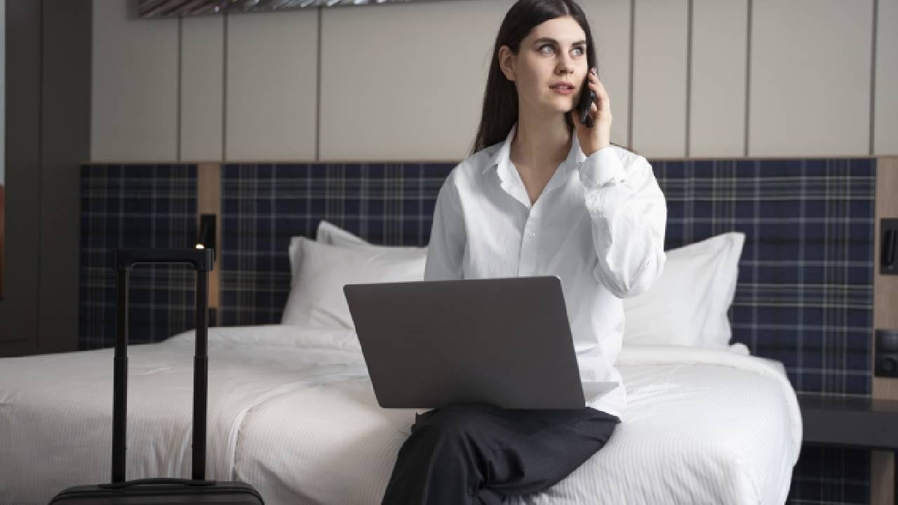 જો તમે ગૃપમાં મુસાફરી કરી રહ્યા હોય તો તમારે લોકેશન પર જઈને રૂમ બુક કરવો જોઈએ. એડવાન્સ બુકિંગ કર્યા પછી જો સુવિધા ઉપલબ્ધ ન હોય તો મૂડ બગડી શકે છે. લોકેશન પરની હોટેલમાંથી સંપૂર્ણ માહિતી મેળવ્યા બાદ રૂમ બુક કરાવવું સારૂ રહે છે.