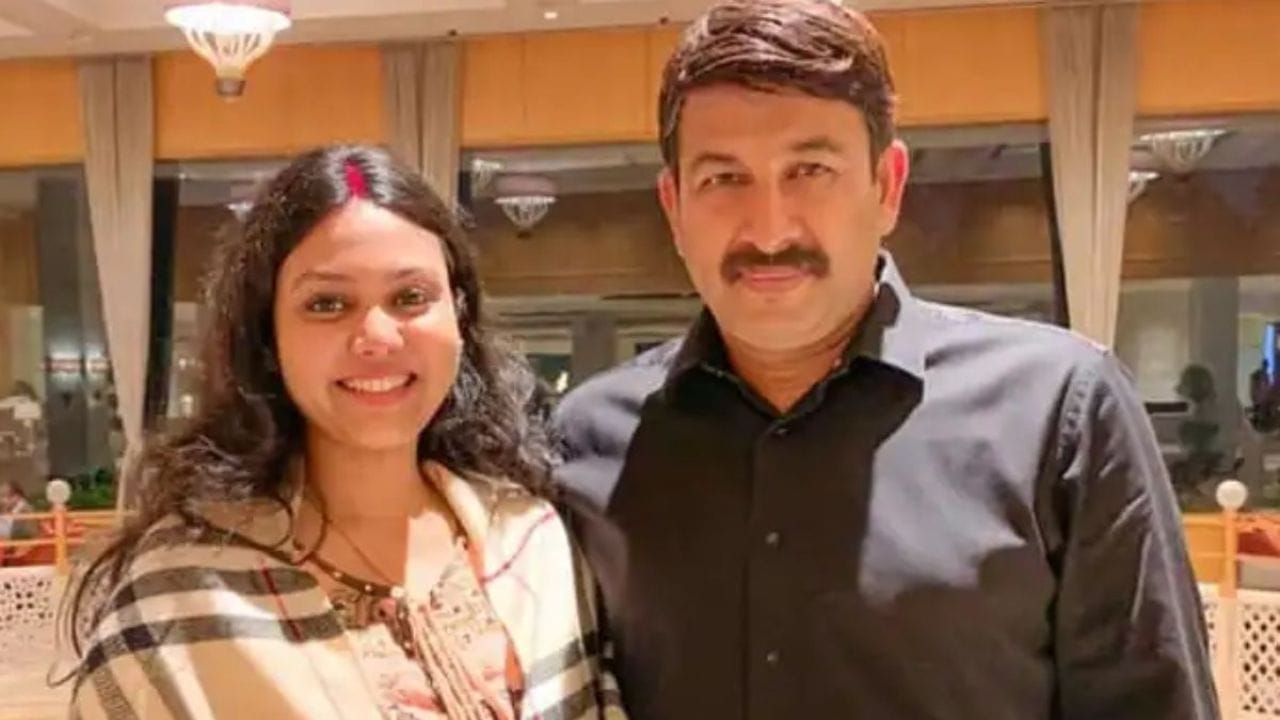 ભોજપુરી ગીતો ગાતી અને ગીતોમાં અભિનય કરતી સિંગર સુરભી તિવારીએ ઉત્તર પ્રદેશના બીજેપી સાંસદ મનોજ તિવારીને પોતાના સાથી બનાવ્યા. બંનેએ 2020માં લગ્ન કર્યા હતા. બંને 3 બાળકોના માતા-પિતા છે.