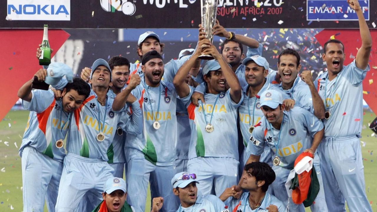 16 વર્ષ પહેલા આંતરરાષ્ટ્રીય ક્રિકેટના સૌથી ટૂંકા ફોર્મેટનો સૌપ્રથમ T20 વર્લ્ડ કપ યોજાયો હતો, જેમાં ટીમ ઈન્ડિયા વિજેતા બન્યું હતું. 