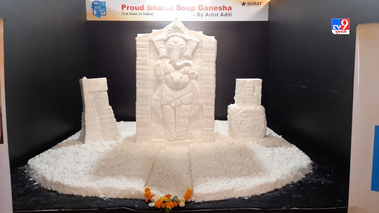 ગણેશજીની આ પ્રતિમા 11 ફૂટ લાંબી, 11 ફૂટ પહોળી અને સાડા 6 ફૂટ ઉંચી છે.