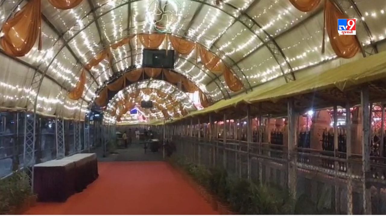  એક તરફ વરસાદની આગાહી છે ત્યારે  વહીવટી તંત્ર દ્વારા યાત્રિકો માટે વોટર પ્રુફ સમીયાણા બનાવવામાં આવ્યા છે. 
