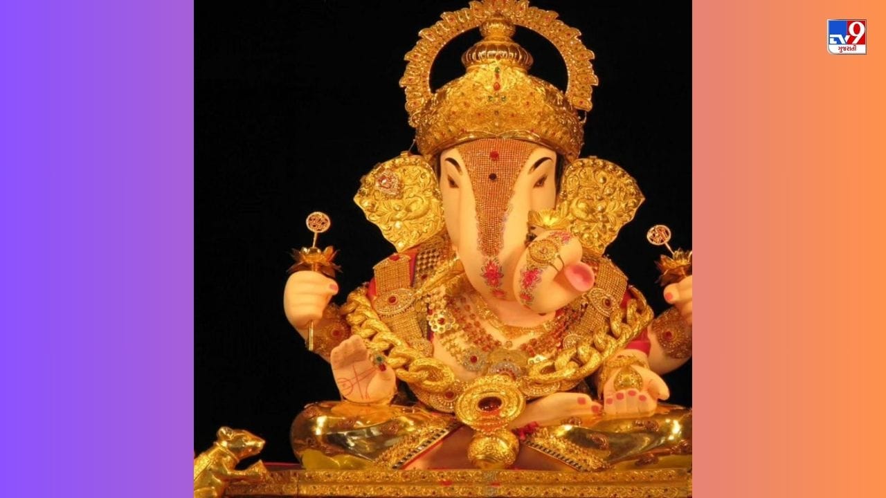 ભોજપુરી અભિનેત્રી અક્ષરા સિંહે પણ પોતાના ફેન્સ સાથે ગણપતિની તસવીર શેર કરી હતી અને બધાને શુભેચ્છા પાઠવી છે. કાજલ રાઘવાની અને એકટ્રેસ આમ્રપાલી દુબેએ પણ તેમના ફેન્સને ગણેશ ચતુર્થીની શુભેચ્છાઓ પાઠવી હતી અને ફોટો શેર કર્યા હતા.