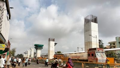 અમદાવાદ-મુંબઈ બુલેટ ટ્રેન પ્રોજેક્ટ ઝડપભેર આગળ વધી રહ્યો છે, મણીનગરમાં પિલર તૈયાર કરાયા બાદ બાકીનું કામ હાથ પર લેવાયું છે.