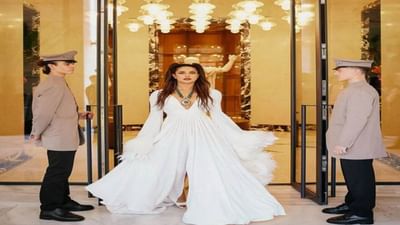 બી ટાઉન અભિનેત્રી પ્રિયંકા ચોપરા તેની ફેશન અને સ્ટાઈલ સેન્સના કારણે સોશિયલ મીડિયા પર અવારનવાર ટ્રેન્ડમાં રહે છે. પ્રિયંકા વેસ્ટર્ન ડ્રેસમાં સુંદર લાગી રહી છે.